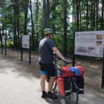 Tablice prezentujące historię obozu