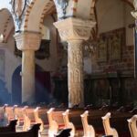 Jedna z dwóch romańskich kolumn