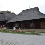 XIX-wieczne drewniane domy podcieniowe