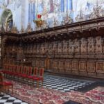 Piękne drewniane stalle