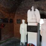 Jedna z 19 cel z epitafiami