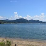 I tak sobie oba gadają przez to jezioro. :)