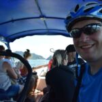 Jerzy śpi, rowery płyną łodzią, gęba śmieje się sama.